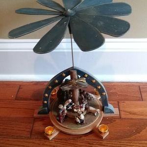 Christmas pyramid spinner